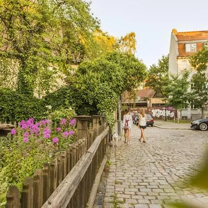 Berlin Mal Anders Erleben - Hier Tobt Das Leben 0*,