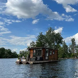 Gemütliches Hausboot Mit Kamin In Botel